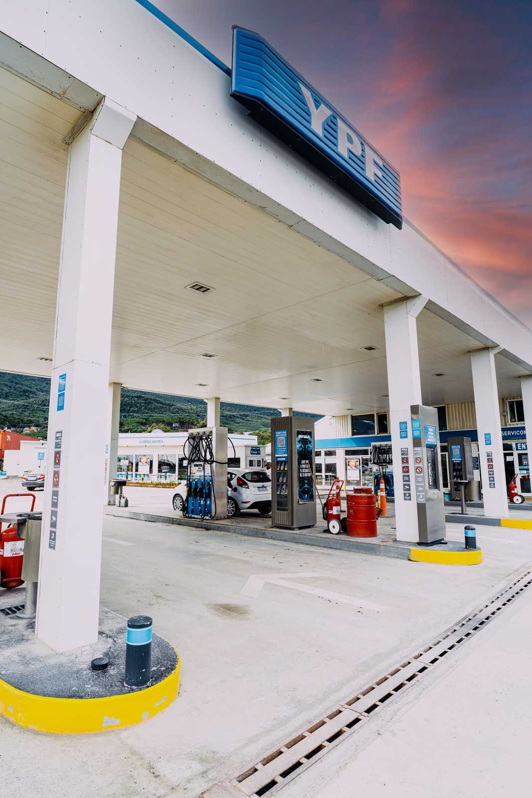 Estación, vista de servicios de Aceite y surtidores